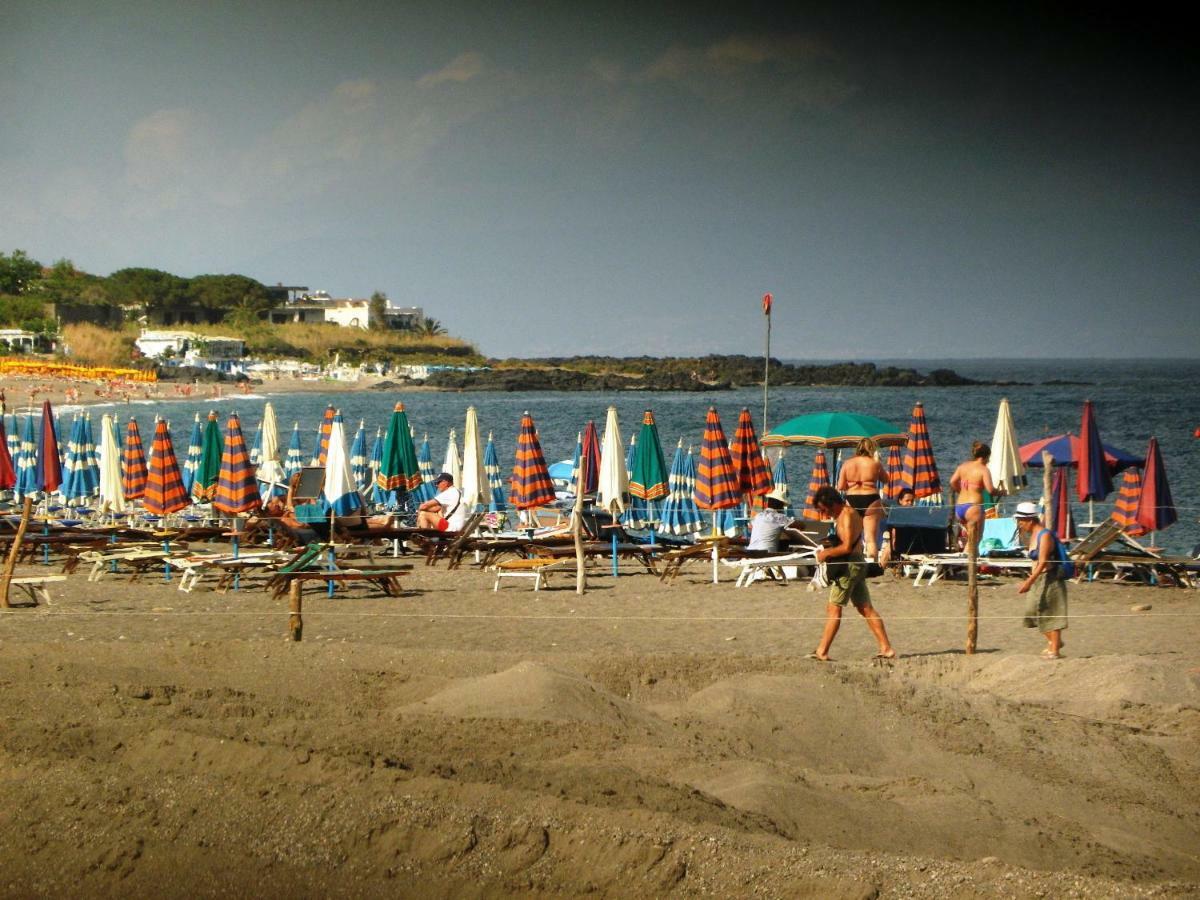 Aparthotel Pietre Nere Giardini-Naxos Exterior foto